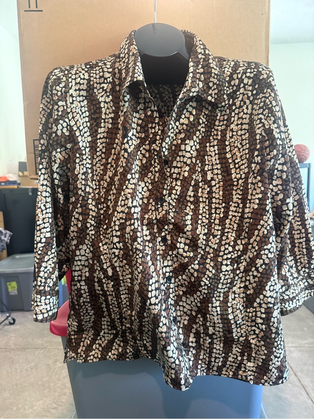 Womenโs Brown Printed Button-Up Jacket p48